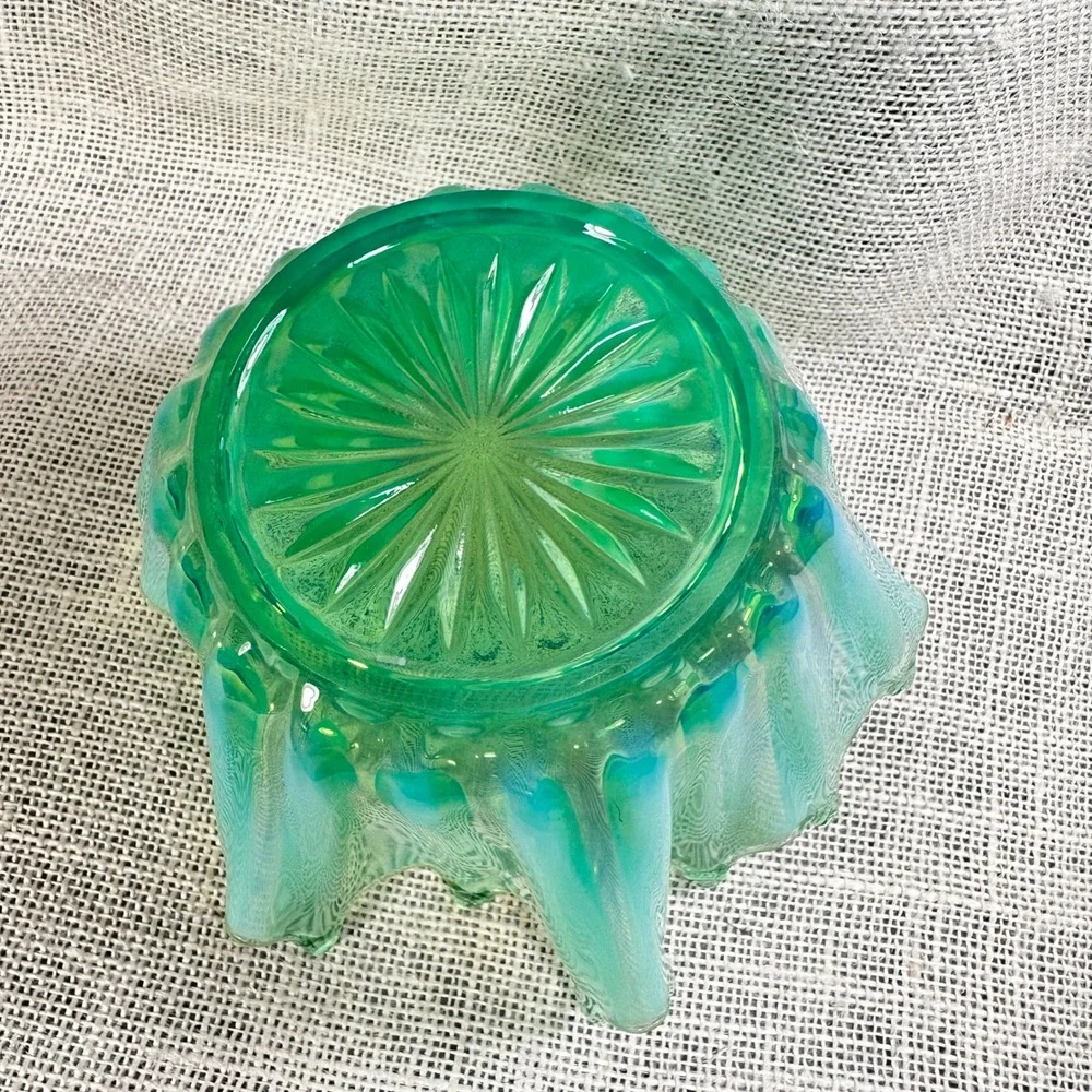Fostoria Heirloom Green Opalescent Handkerchief Bowl MCM Art Glass Vintage